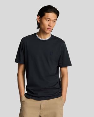 Lyle & Scott T-Shirt aus superfeiner Baumwolle mit Zierstreifen – Marineblau