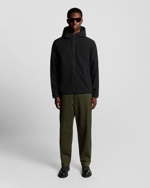 Lyle & Scott Technische Stretch-Softshelljacke – Schwarz