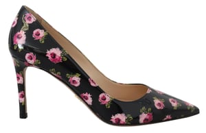Blumen Patentleder Pumps mit bedruckten Absätzen