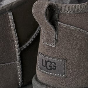 Klassische Ultra-Mini-Stiefel