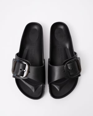 Madrid Madrid Große Schnallen-Sandalen in Schwarz