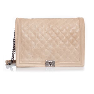 Chanel Boy aus weichem, großem Leder in Beige