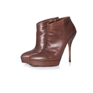 Gucci Stiefeletten aus braunem Leder mit Plateau.