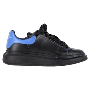 Alexander McQueen Oversized Sneakers aus schwarzem Leder