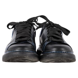 Alexander McQueen Oversized Sneakers aus schwarzem Leder