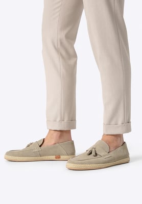 Wittchen Herren-Loafer aus beigefarbenem Wildleder mit Quaste