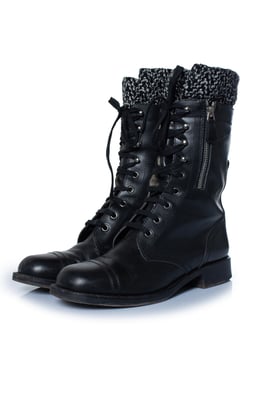 Chanel Schwarze Leder-Tweed-Stiefeletten mit CC-Logo