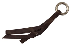 Brauner Leder-Schlüsselring mit silberfarbener Metallbeschlägen