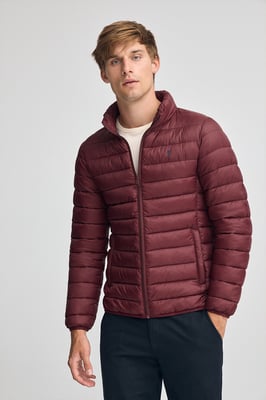 Jacke Chuck Embroidery granatrot mit Rigby Go-Logo