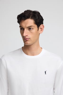 T-Shirt weiß mit langen Ärmeln und gesticktem Rigby Go-Logo.