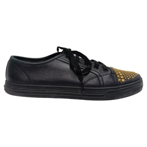Gucci California Nagelverzierte Low-Top Sneakers aus schwarzem Leder