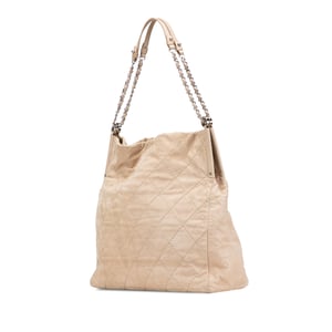 Gepolsterte Hobo-Tasche mit Kettenriemen