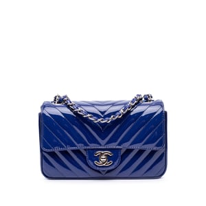 Mini Chevron Klappenpatentledertasche