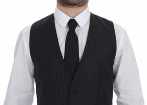 Nadelstreifenweste im formellen Stil