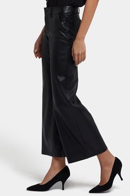 Vegane Stretch Sculpt-Her™ Leder Weite Beinform Hose | Schwarz