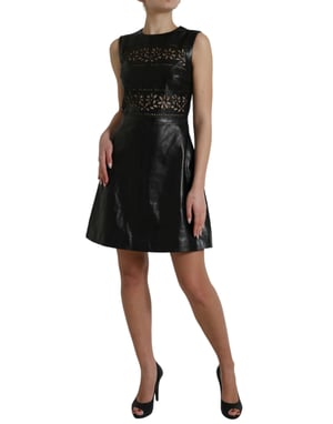 Häkel-Minikleid mit Blumen-Ausschnitt