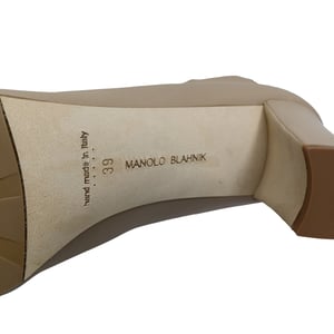 Manolo Blahnik Calassohi 90 Kniehohe Stiefel aus beigem Leder