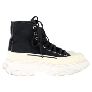 Alexander McQueen Tread Slick High-Top Sneakers aus schwarzem Canvas