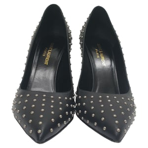 Saint Laurent Pumps mit Nieten und spitzer Zehenpartie aus schwarzem Leder