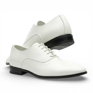 Elegante weiße Herren-Oxford-Brogues aus Lackleder