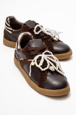 Taren Leather Pearl Buckle Turnschuhe Women