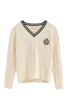 Pullover ecru mit Zopfmuster, V-Ausschnitt und maritimem Polo Club-Patch
