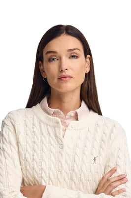 Cardigan ecru mit Zopfmuster und gesticktem Rigby Go-Logo