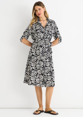 Schwarzes Hemd mit Gürtel und Knopfleiste Midikleid