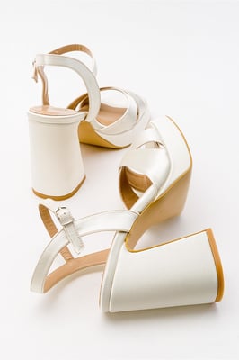 Yvonne Plateau-Sandalen