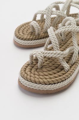 POMA Flach Sandale (Women)