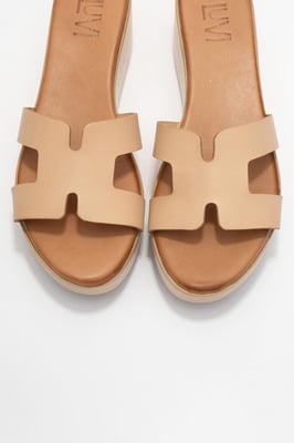 Lia Leder Plateau Sandale (Women)