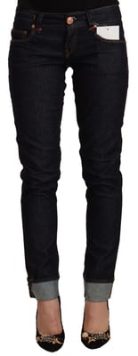 Acht Skinny Jeans Dunkle Wäsche