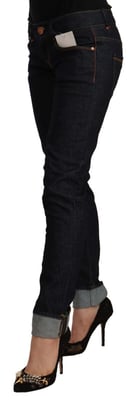 Acht Skinny Jeans Dunkle Wäsche