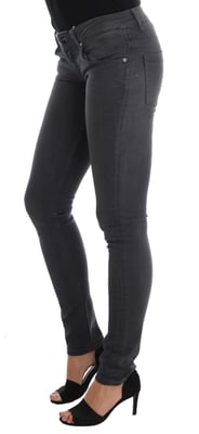 Acht Skinny-Jeans
