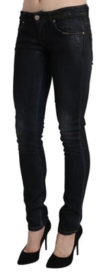Acht Skinny Jeans Dunkelwäsche