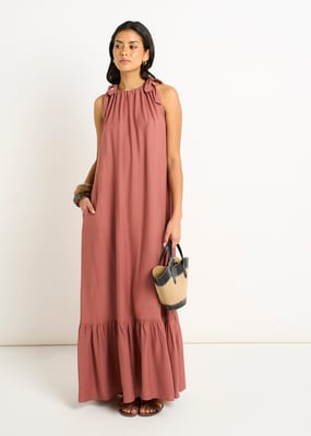 Maxikleid mit schrägem Ausschnitt und Trapezschnitt in Rostrot