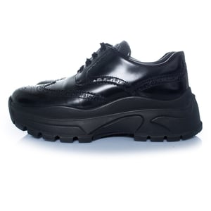 Prada, klobige Brogue-Sneaker in Schwarz