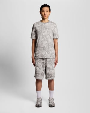 Industrielle Grafik-Sweatshorts