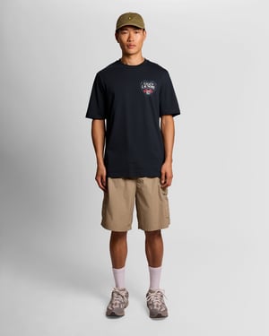 Brustgrafik T-Shirt