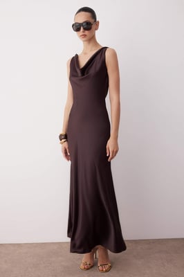 Elegantes, ärmelloses Maxikleid in A-Linie für Damen – perfekt für den Abend.