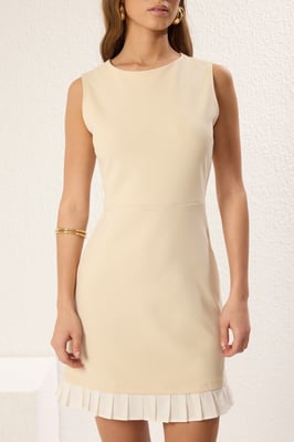 Beigefarbenes, farblich abgesetztes, ärmelloses, lässiges, figurbetontes Minikleid für Damen