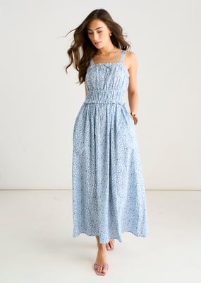 Midi-Kleid mit blauem Oberteil mit kleinen Blumenmustern und Raffungen