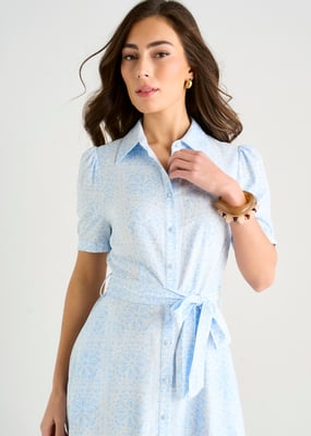Maxikleid aus Baumwollmischung mit blauem Fliesenmuster und durchgehender Knopfleiste