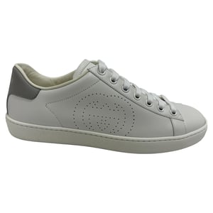 Gucci Interlocking G Perforated Ace Sneakers aus weißem Kalbsleder