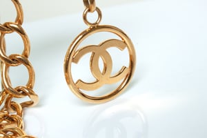 Chanel, vergoldeter Metallgürtel 93 - Halskette mit CC-Logo
