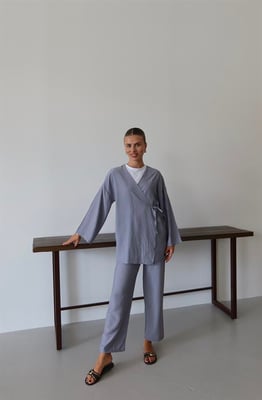 Knitterlook Textured Kimono Anzug Grau