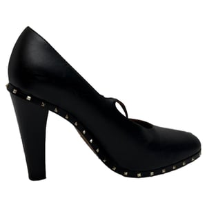 Valentino Garavani Rockstud Mary Jane Pumps aus schwarzem Leder
