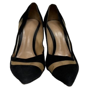 Gianvito Rossi Pumps mit spitzer Zehenpartie und Mesh-Einsätzen aus schwarzem Wildleder