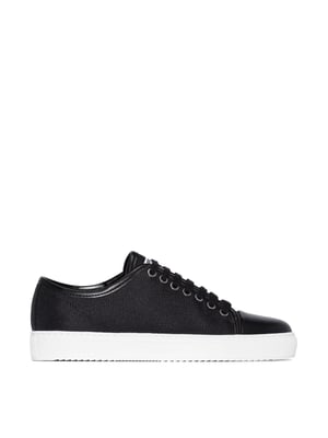 Nachhaltige Sneaker mit Kappe