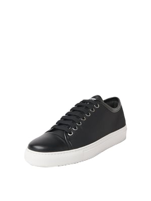 Nachhaltige Sneaker mit Kappe